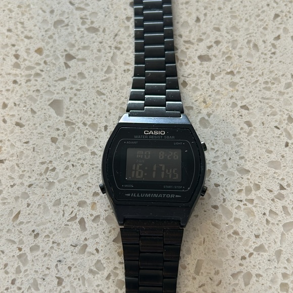 Black Retro Casio Digital Watch - Picture 2 of 4
